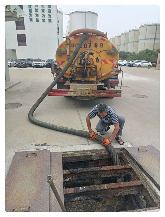 泾源隔油池清掏